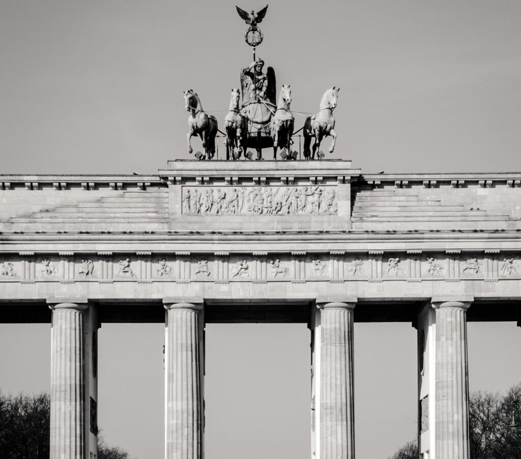 Brama brandenburska ciekawostki