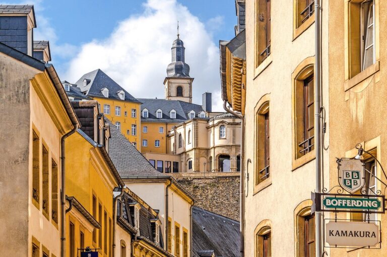 Najładniejsze miasteczka Luksemburga Vianden, Echternach, Clervaux